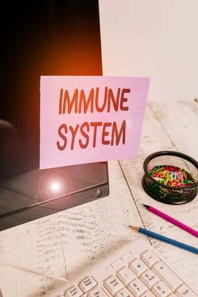 Handwriting text Immune System. Concept meaning host defense system comprising many biological structures Note paper taped to black computer screen near keyboard and stationary. — Zdjęcie stockowe