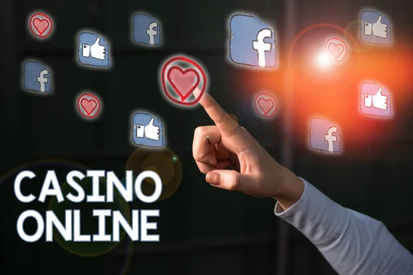 Escritura manual conceptual que muestra Casino Online. Foto de negocios mostrando jugadores pueden jugar y apostar en juegos de casino a través de línea . — Foto de Stock