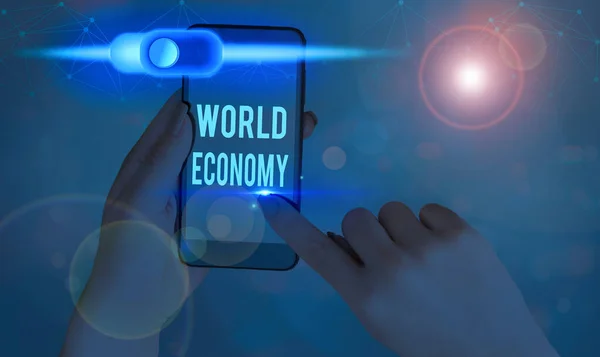 Textschild, das die Weltwirtschaft zeigt. konzeptionelle Foto Art und Weise, in der Länder Wirtschaft entwickelt haben, um zu operieren. — Stockfoto