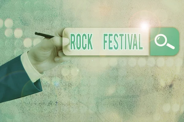 Rock Festivali 'ni gösteren kavramsal el yazısı. Heavy metal türünün yer aldığı büyük ölçekli rock müzik konseri.