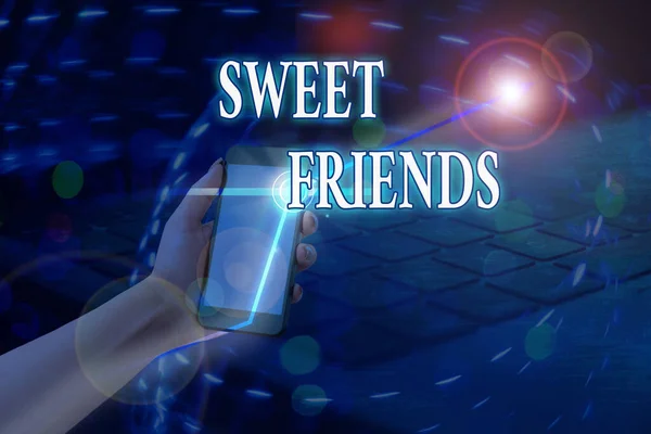Texte d'écriture de mots Sweet Friends. Concept d'entreprise pour réfléchi vers d'autres montrant Nice et affectueux démonstration . — Photo