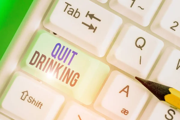 Fogalmi kézzel írásban mutatja quit alkoholfogyasztás. Üzleti fotó bemutató magában tartózkodik távol fogyasztása alkoholtartalmú italok. — Stock Fotó