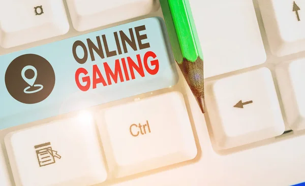 Текст для написання слів Онлайн ігри. Бізнес-концепція дії або практики гри в відеоігри в Інтернеті . — стокове фото