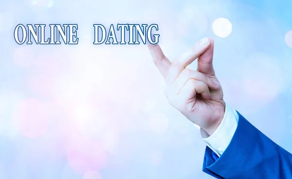 Escrevendo nota mostrando Online Dating. Foto de negócios mostrando a prática de procurar um parceiro romântico na Internet . — Fotografia de Stock