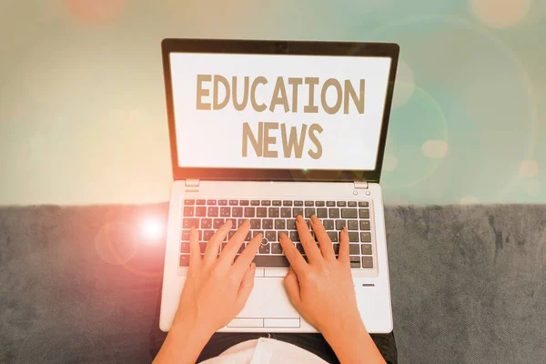 Handschrift tekst Onderwijs Nieuws. Concept betekent pagina in een krant gewijd aan nieuws met betrekking tot onderwijs. — Stockfoto