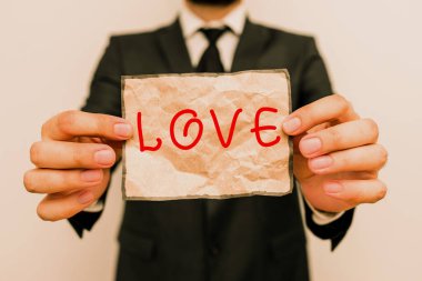 Kelime yazma metni. Bir gösteri için güçlü ya da daimi bir sevgi duygusu iş konsepti derin roanalitik erkek giyimi resmi iş kıyafeti ofis görünüm not kağıdı kullanımı