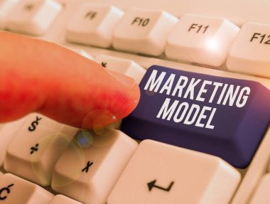 Metin işareti pazarlama modelini gösteriyor. Satışlarda çok değişkenli gerilemeler gibi kavramsal fotoğraf istatistiksel analizi.