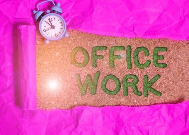 Ofis çalışmalarını gösteren kavramsal el yazısı. İş fotoğrafı herhangi bir kurum için herhangi bir resmi veya idari iş metni.