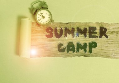 El yazısı yaz kampı. Konsept, yaz boyunca yürütülen çocuklar için denetimli program anlamına gelir.