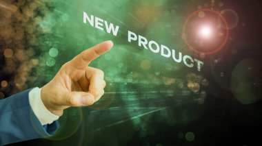 Yeni ürünü gösteren kavramsal el yazısı. Ticari fotoğraf metinleri ve hizmetleri özelliklerinde önemli farklılıklar göstermektedir.