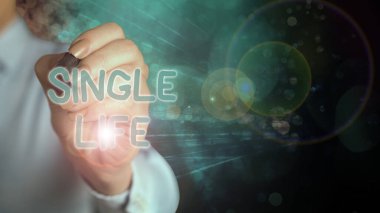 Bekar Yaşamı gösteren bir not yazıyorum. İş fotoğrafı gösterimi başkasına ya da başka bir şeye ant içilmedi Bekar gösterileri.