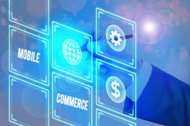 Cep telefonu ticaretini gösteren bir mesaj. Kavramsal fotoğraf. Hepsi akıllı telefonlar kullanarak online ticari işlemler..