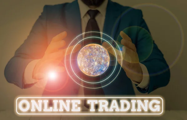 Εννοιολογική γραφή χέρι δείχνει Online Trading. Business photo text the buying and selling financial products on the web Στοιχεία αυτής της εικόνας από τη Nasa. — Φωτογραφία Αρχείου