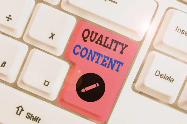 Writing note showing Quality Content. Business photo showcasing content that delivers value and consists of great writing. — 图库照片