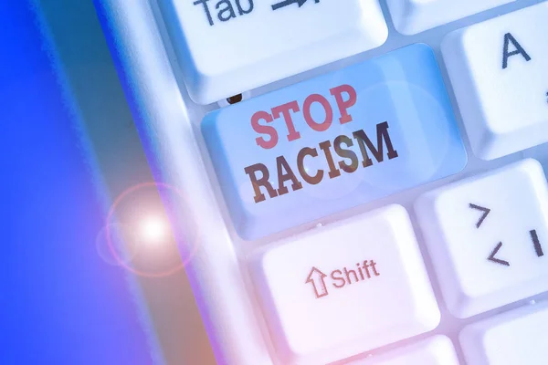 Woord schrijven tekst Stop Racisme. Zakelijk concept voor het beëindigen van de vijandigheid gericht tegen iemand van een ander ras. — Stockfoto