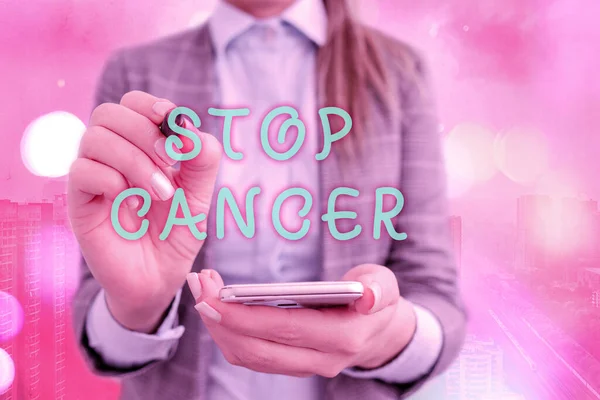 Tekstskilt som viser Stopp Kreft. Konseptuelt bilde hindrer ukontrollert vekst av unormale celler i kroppen . – stockfoto