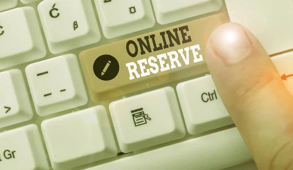 Szóírás szöveg Online Reserve. Üzleti koncepció, amely lehetővé teszi az ügyfelek számára, hogy ellenőrizzék a rendelkezésre állást és online foglaljanak. — Stock Fotó