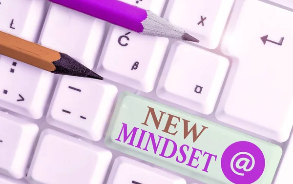 Tekstbord met nieuwe mindset. Conceptuele foto Mentale houding of dispositie Nieuwe aanpak in de omgang met situatie. — Stockfoto