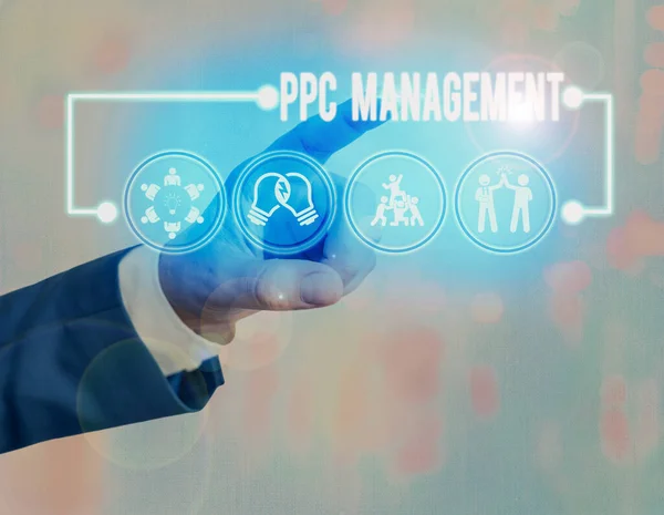 Tekstbord met Ppc Management erop. Conceptuele fotoproces van het toezicht op en de analyse van een bedrijf s is Ppc ad besteden. — Stockfoto