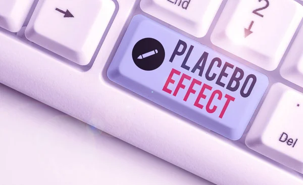 Texto escrito palavra Efeito Placebo. Conceito de negócio para um efeito benéfico produzido por um medicamento ou tratamento com placebo . — Fotografia de Stock