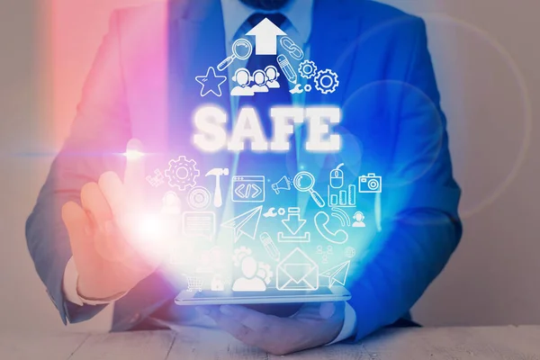 Writing note showing Safe. Business photo showcasing protected from or not exposed to danger or risk Not likely to be harmed. — Stockfoto