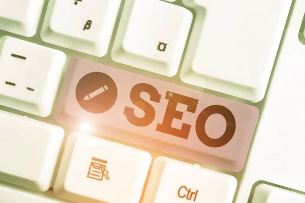 Escritura manual conceptual que muestra a Seo. Texto de la foto de negocios Práctica de aumentar la cantidad y calidad de tráfico a un sitio web . — Foto de Stock