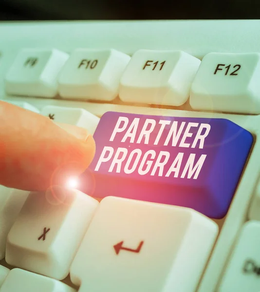 Fogalmi kézírás a Partner Programról. Üzleti fotó bemutatása üzleti stratégia gyártók által használt termékek és szolgáltatások értékesítése. — Stock Fotó