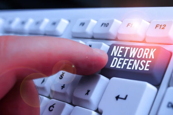 Escritura manual conceptual que muestra Network Defense. Foto de negocios mostrando facilidades para proteger y defender la información de la interrupción . — Foto de Stock