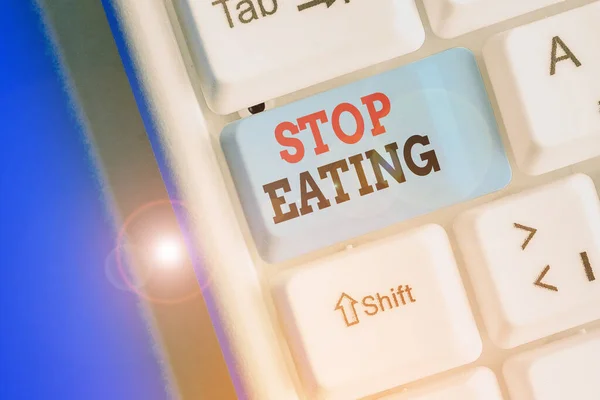 文章を書く食べるのをやめなさい。食品を口内に入れる行為又は摂取する行為をやめる業務の概念. — ストック写真