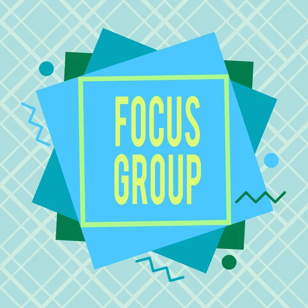 Kézírás szövegírás Focus Group. Koncepció jelentése mutatja össze, hogy vegyenek részt a vitában valami aszimmetrikus egyenetlen alakú formátum minta objektum körvonalazódik többszínű design. — Stock Fotó