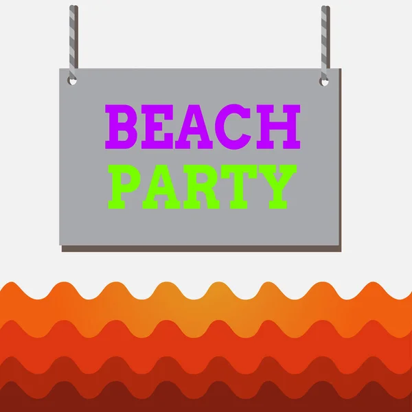 Escritura manual conceptual que muestra Beach Party. Texto de la foto de negocios gran grupo de mostrar están organizando un evento en la playa Madera tablero de madera marco vacío fijo colorido rayas . — Foto de Stock