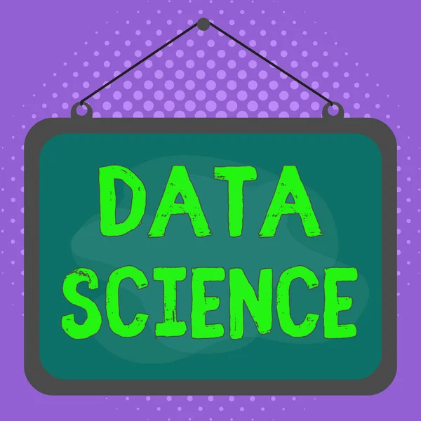 データサイエンスを示す概念的な手書き文字。科学的手法を用いた学際的なフィールドを紹介するビジネス写真非対称不均一な形状のパターンオブジェクト多色設計. — ストック写真