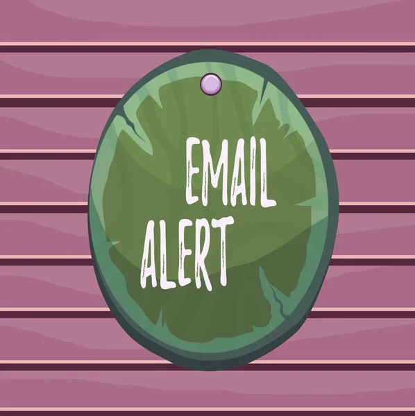 概念手写显示电子邮件警告。商务照片短信自动生成并发送到指定收件人椭圆形木板圆木背景. — 图库照片