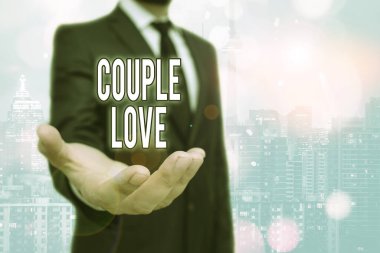 Çift Aşkını gösteren kavramsal el yazısı. İki numaralı iş fotoğrafı birbirini çok seven insanları gösteriyor..