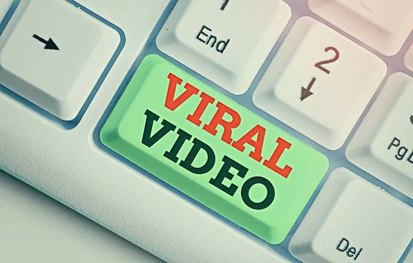 Conceptual hand writing showing Viral Video. Business photo showcasing the video that becomes popular through internet sharing. — 图库照片