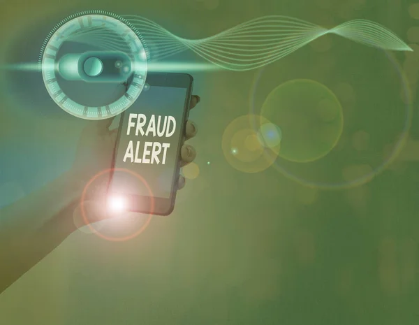 Note d'écriture montrant l'alerte à la fraude. Photo d'affaires montrant une alerte de sécurité placée sur un compte de carte de crédit pour vol d'identité . — Photo