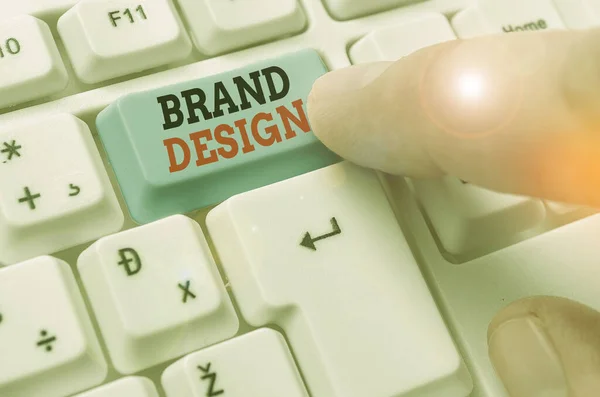 Текст написания слов Бренд Дизайн. Бизнес-концепция для визуальных элементов, составляющих фирменный стиль или бренд . — стоковое фото