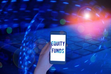 Equity Funds el yazısı. Kavram derken işletmelerde mülkiyet satın alan yatırım fonu türünü kastediyorum..