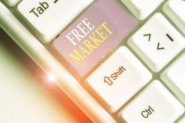 Serbest Pazar 'ı yazan el yazısı metinleri. Kavram, ekonomik değişim veya serbest rekabetin düzensiz bir sistemi anlamına gelir.