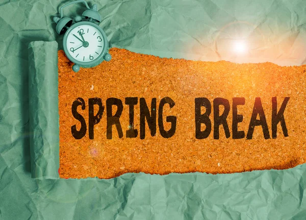 Woord schrijven tekst Spring Break. Business concept voor week s is vakantie voor studenten in het voorjaar meestal met Pasen. — Stockfoto