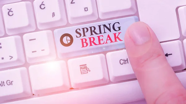 Ecriture conceptuelle montrant Spring Break. Photo d'affaires présentant la semaine s est vacances pour les étudiants au printemps typiquement à Pâques . — Photo