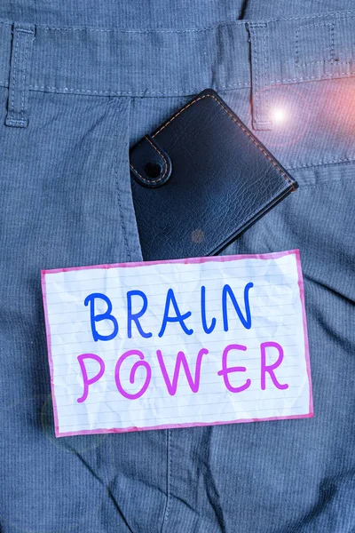 Segno di testo che mostra Brain Power. Foto concettuale Capacità di comprensione Per capire e trarre profitto dall'esperienza Portafogli piccolo all'interno di pantaloni uomo tasca frontale vicino alla carta da notazione . — Foto Stock