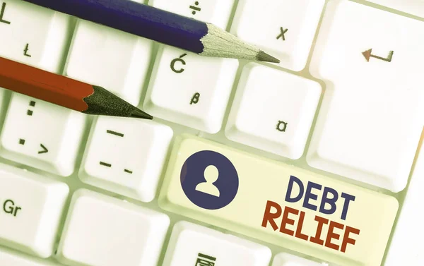 Teks tulisan tangan Debt Relief. Konsep ini berarti pengurangan jumlah utang yang harus dibayar oleh suatu negara . — Stok Foto