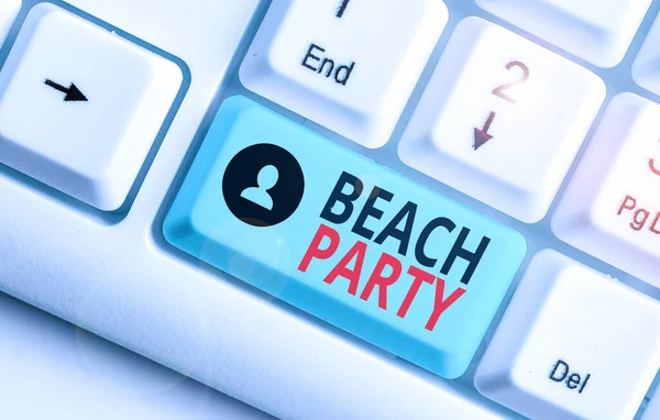 Handschrift tekst Beach Party. Concept betekent grote groep van het tonen zijn het organiseren van een evenement op het strand. — Stockfoto