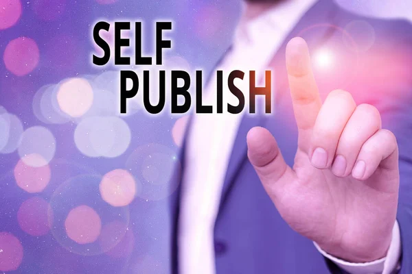 Tekstbord met Self Publish. Conceptuele foto publiceerde hun werk onafhankelijk en op eigen kosten. — Stockfoto