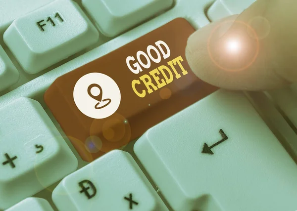 Schrijfbriefje met goede punten. Zakelijke foto presentatie lener heeft een relatief hoge credit score en veilig kredietrisico. — Stockfoto