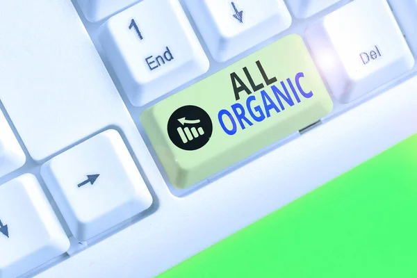 Tekstbord met alle organisch. Conceptuele fotovoedingsmiddelen die niet met synthetische pesticiden zijn behandeld. — Stockfoto