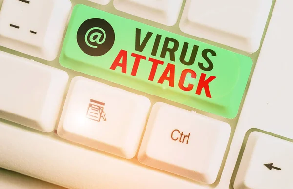 Escritura manual conceptual que muestra ataque de virus. Texto de foto comercial programa malicioso que realiza acciones no autorizadas por el usuario . — Foto de Stock