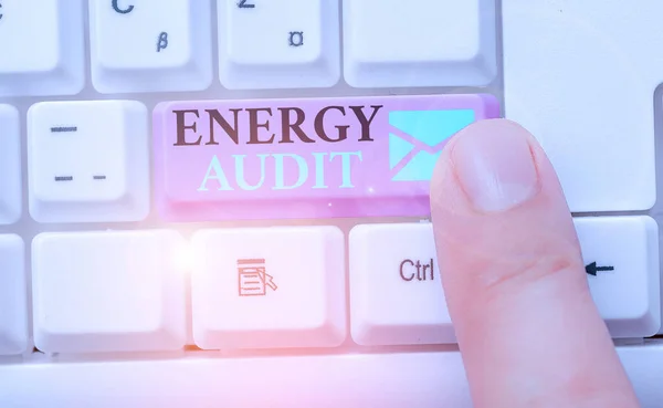 Word writing text Energy Audit. Geschäftskonzept zur Beurteilung des Energiebedarfs und der Effizienz eines Gebäudes. — Stockfoto