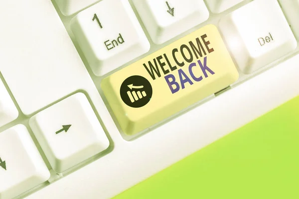 Signo de texto que muestra Welcome Back. Foto conceptual algo de vuelta para saludar el regreso de alguien o algo . —  Fotos de Stock